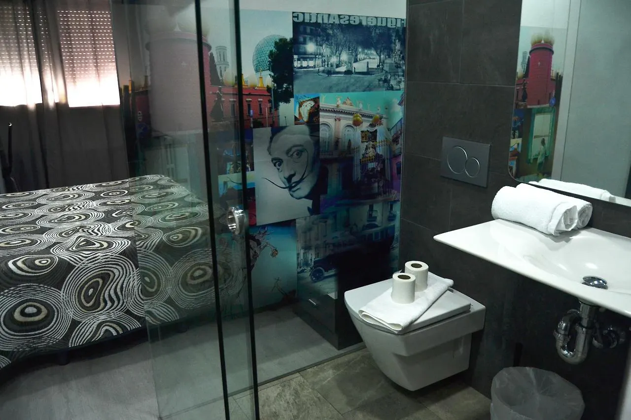Bed&Breakfast 10 Girona 0*,  Spain